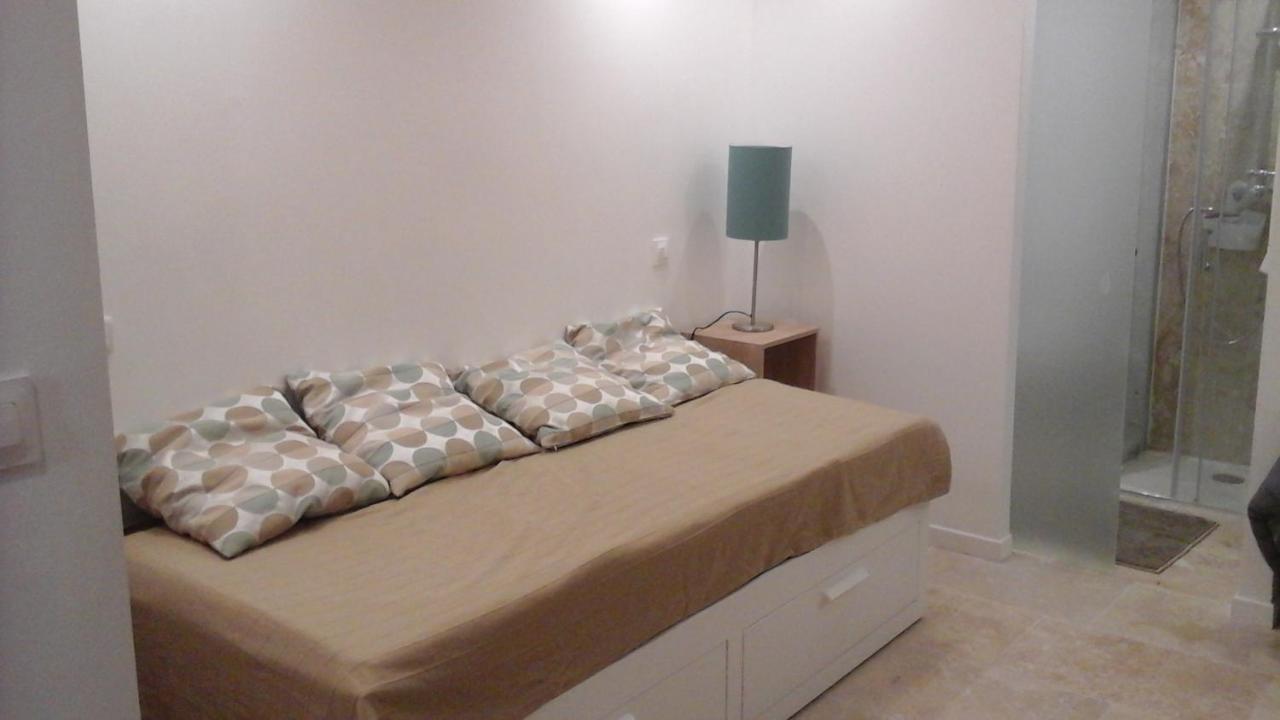 Kira Hotel Uzes Luaran gambar