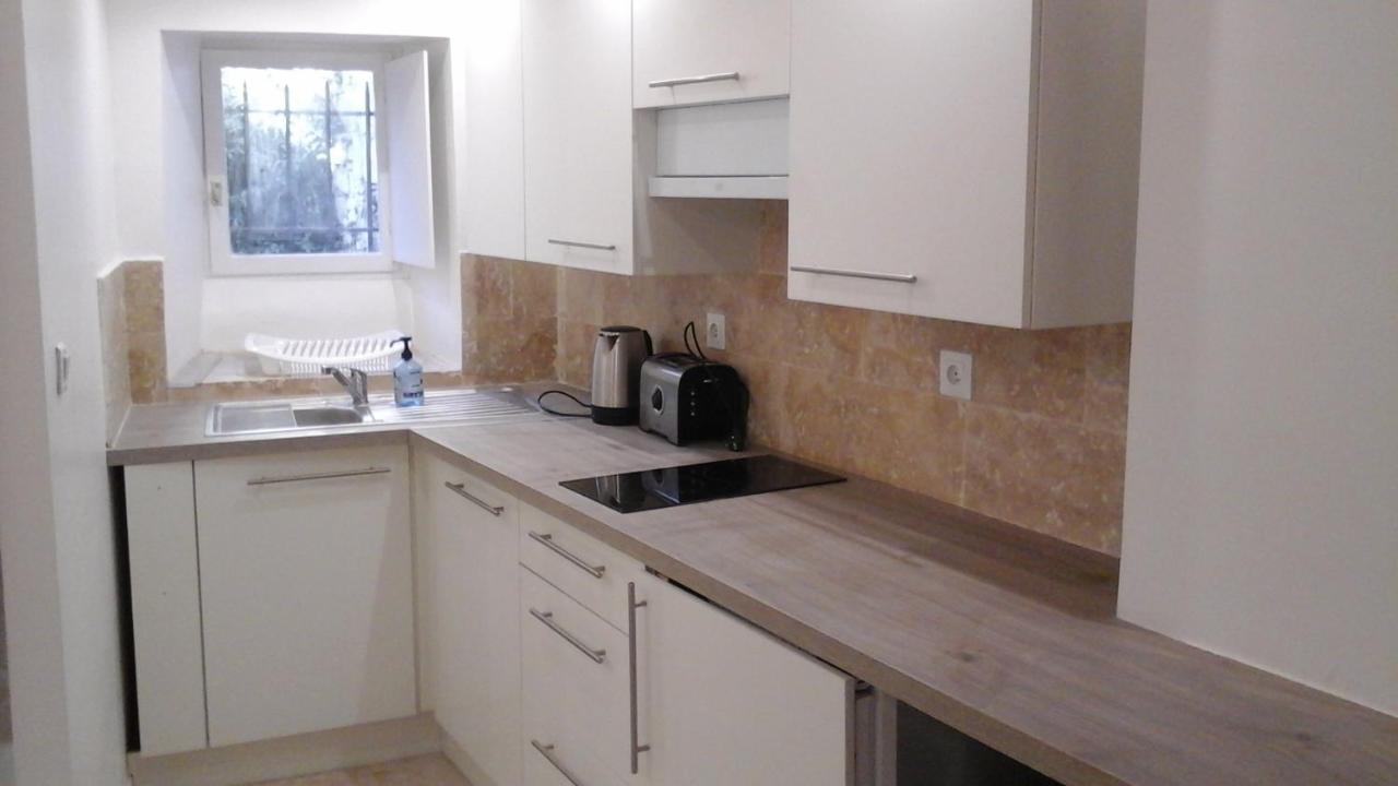 Kira Hotel Uzes Luaran gambar