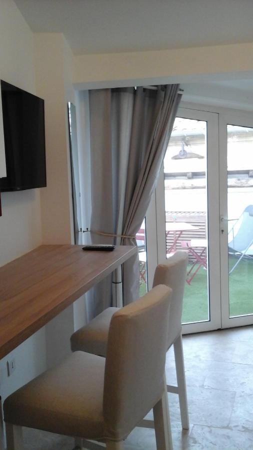 Kira Hotel Uzes Luaran gambar
