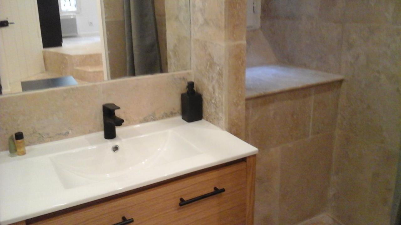 Kira Hotel Uzes Luaran gambar